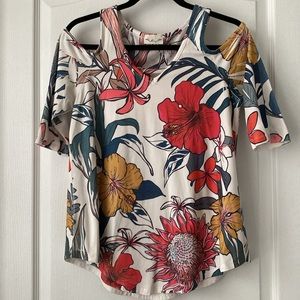 Gaze. Size small. Women’s cold shoulder top. Floral.